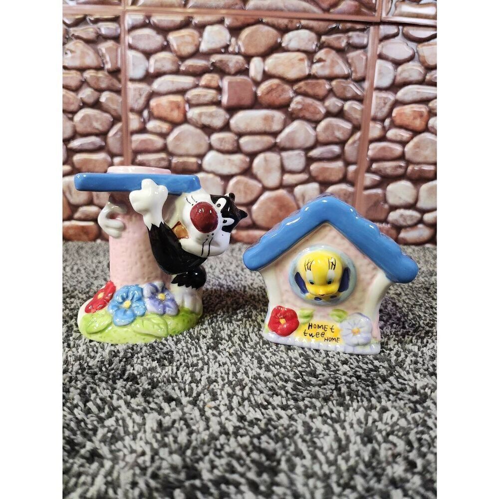 Sylvester and Tweety Salt and Pepper Shakers